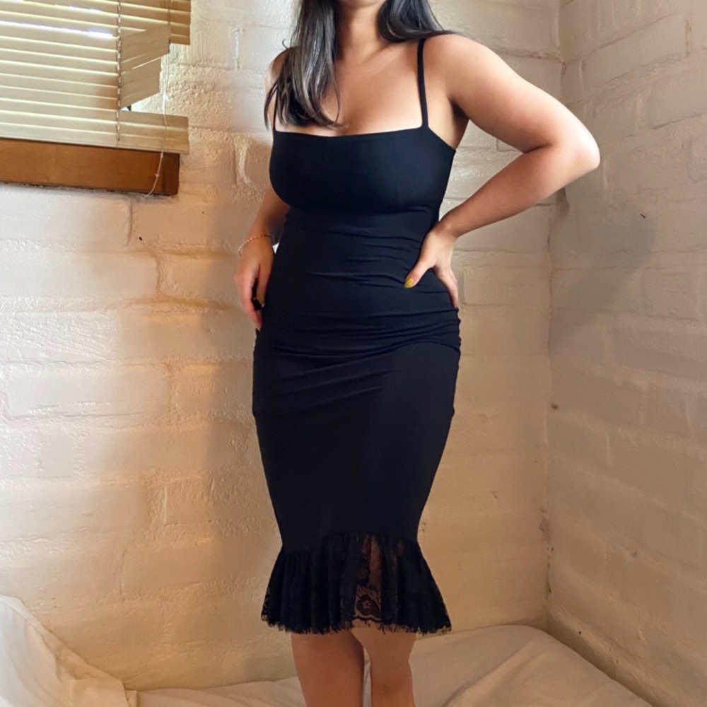 Vintage lace trim bodycon maxi dress